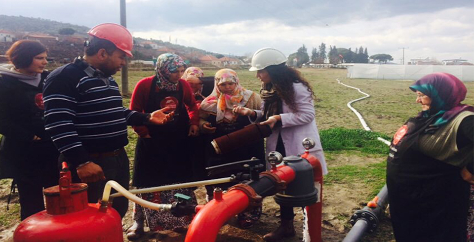 Girişimci Kadın Çiftçilerimize, Damla Sulama Sistemi İle Gübreleme Eğitimi Verildi